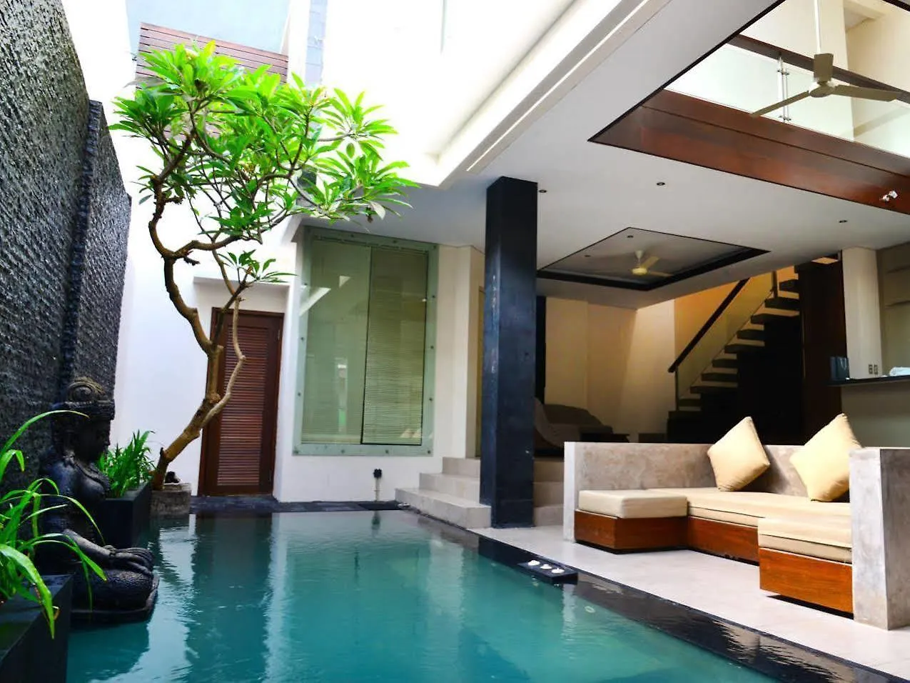 Villa Tentrem Legian  Legian (Bali)